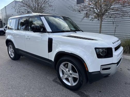 2023 Land Rover Defender SE