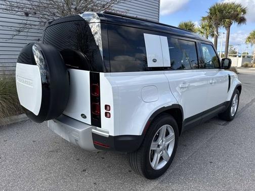 2023 Land Rover Defender SE