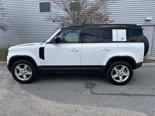 2023 Land Rover Defender SE