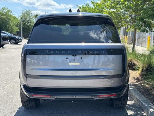 2025 Land Rover Range Rover SE