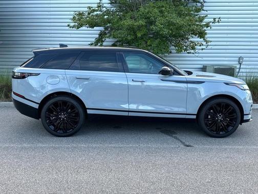 2026 Land Rover Range Rover Velar Dynamic SE