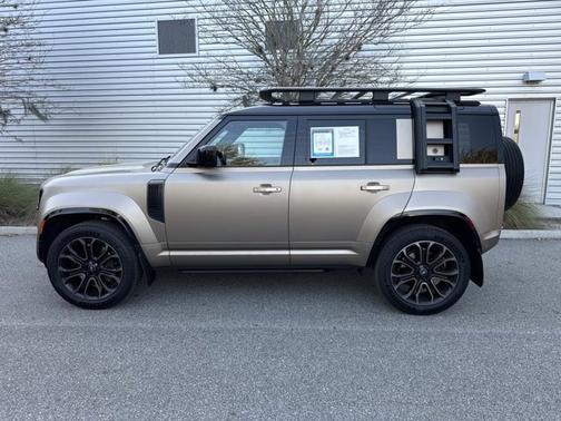 2025 Land Rover Defender OCTA