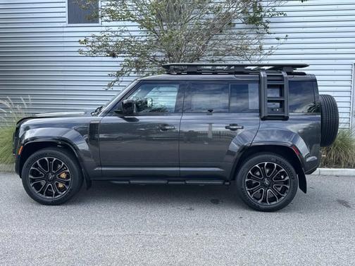 2025 Land Rover Defender OCTA