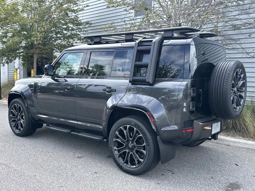 2025 Land Rover Defender OCTA