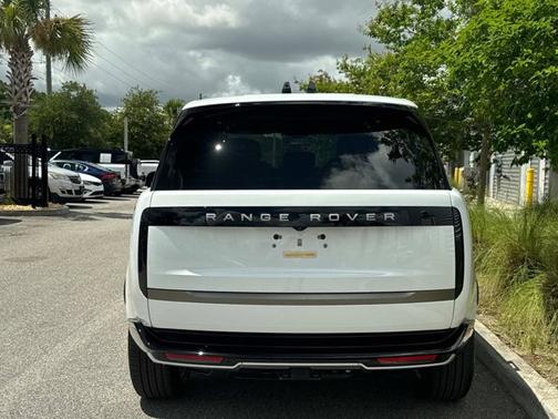 2025 Land Rover Range Rover SE