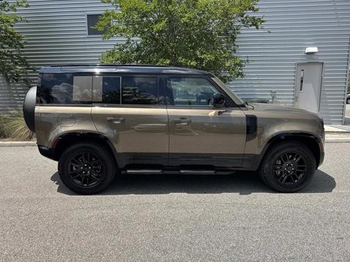 Gondwana Stone Metallic 2026 Land Rover Defender X-Dynamic SE