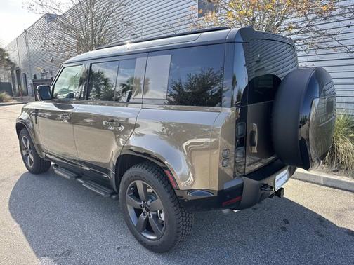 2026 Land Rover Defender X-Dynamic SE