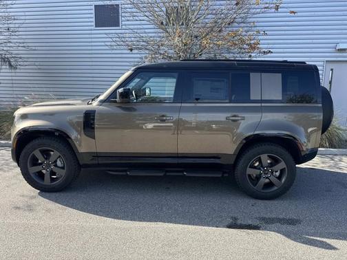 2026 Land Rover Defender X-Dynamic SE