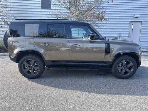 2026 Land Rover Defender X-Dynamic SE