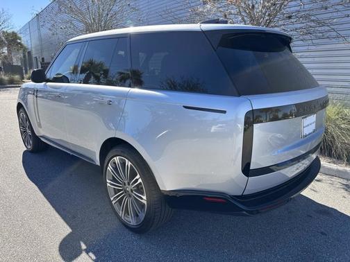 2025 Land Rover Range Rover SE