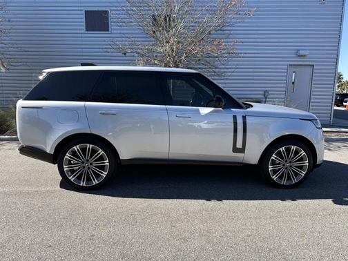 2025 Land Rover Range Rover SE