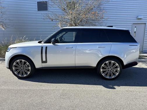 2025 Land Rover Range Rover SE