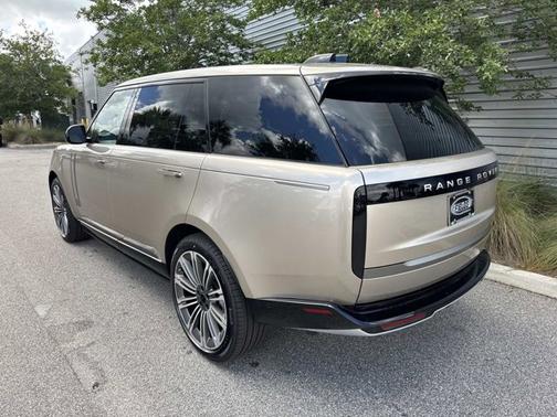 Batumi Gold Premium Metallic 2026 Land Rover Range Rover SE