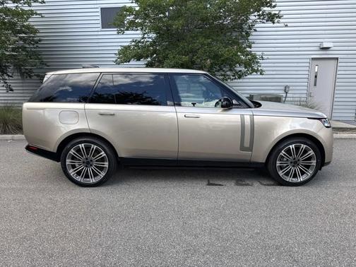 Batumi Gold Premium Metallic 2026 Land Rover Range Rover SE