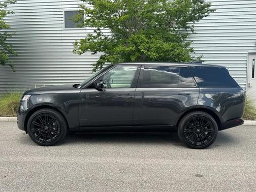 2025 Land Rover Range Rover SE