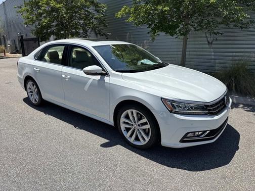 Pure White 2018 Volkswagen Passat 2.0T SE
