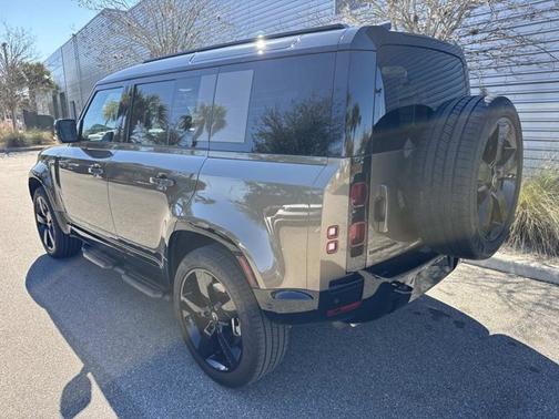 2025 Land Rover Defender X-Dynamic SE