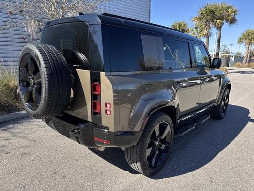 2025 Land Rover Defender X-Dynamic SE