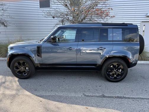 2024 Land Rover Defender X-Dynamic SE