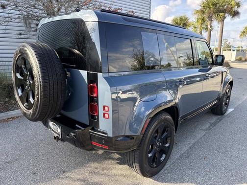 2024 Land Rover Defender X-Dynamic SE