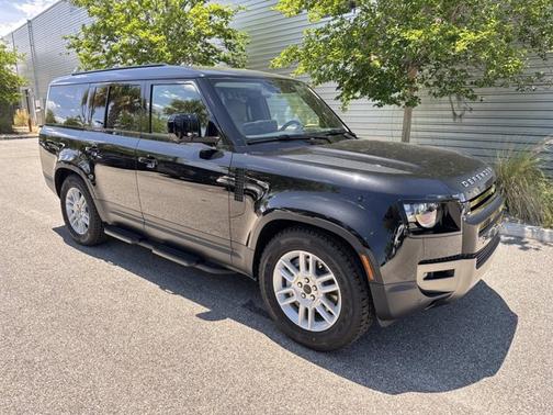 Santorini Black Metallic 2026 Land Rover Defender S