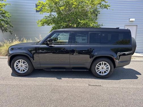 Santorini Black Metallic 2026 Land Rover Defender S