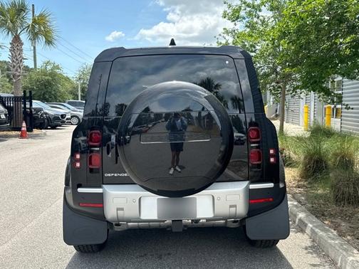 2025 Land Rover Defender S