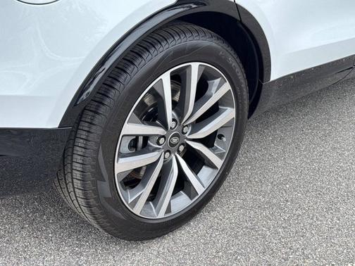 2025 Land Rover Discovery Dynamic SE