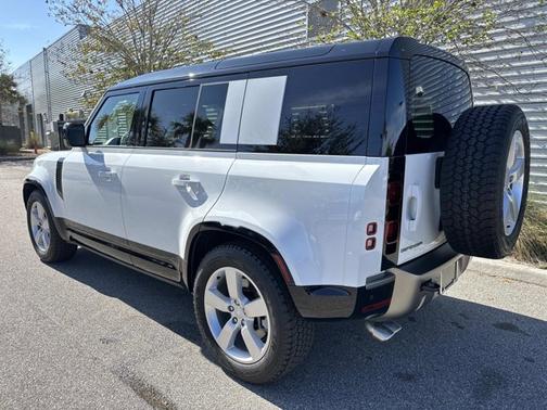 2025 Land Rover Defender X-Dynamic SE