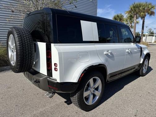 2025 Land Rover Defender X-Dynamic SE