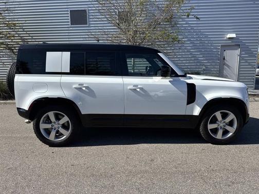 2025 Land Rover Defender X-Dynamic SE