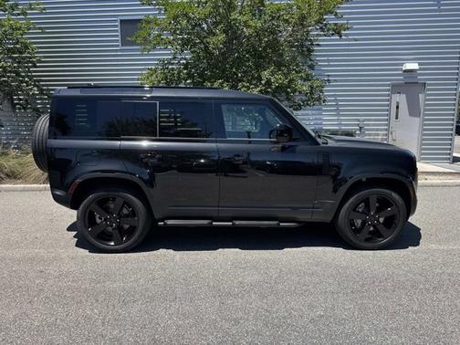 Santorini Black Metallic 2026 Land Rover Defender S