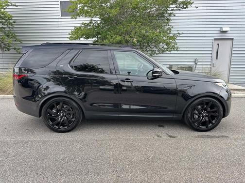 Black 2025 Land Rover Discovery S