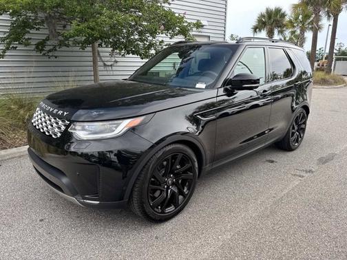 Black 2025 Land Rover Discovery S