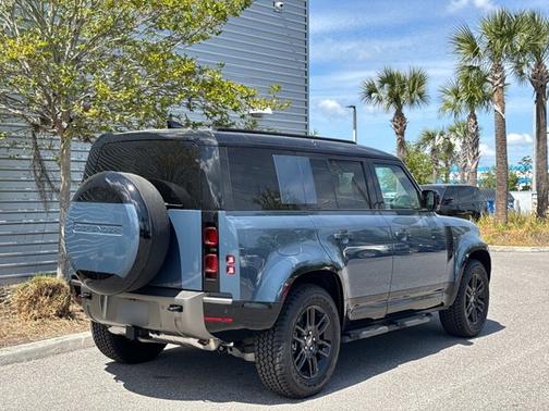 2025 Land Rover Defender X-Dynamic SE