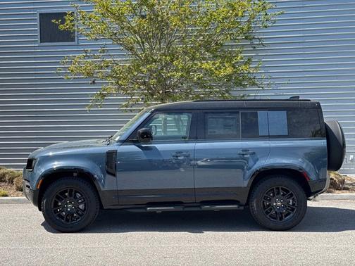 2025 Land Rover Defender X-Dynamic SE