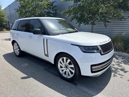 Fuji White 2026 Land Rover Range Rover SE