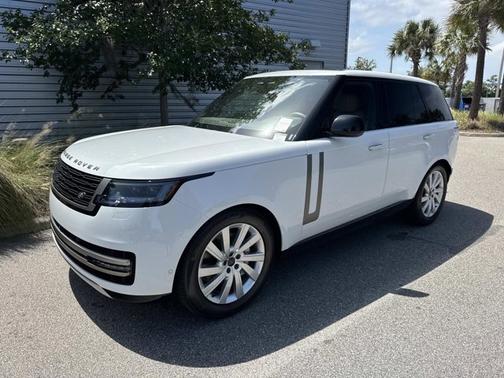 Fuji White 2026 Land Rover Range Rover SE