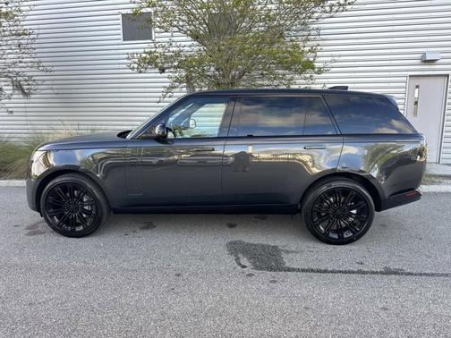 Carpathian Grey Premium Metallic 2026 Land Rover Range Rover SE