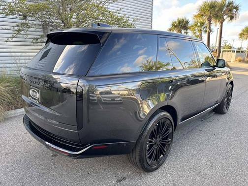 Carpathian Grey Premium Metallic 2026 Land Rover Range Rover SE