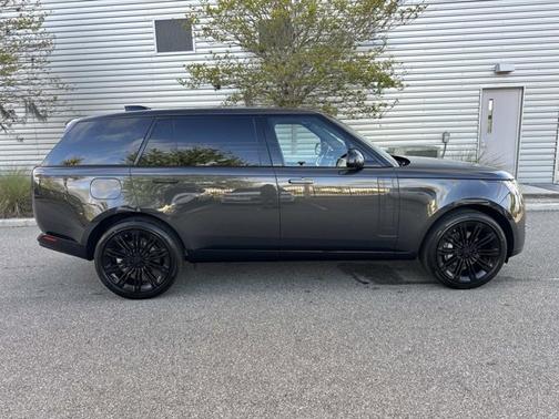 Carpathian Grey Premium Metallic 2026 Land Rover Range Rover SE