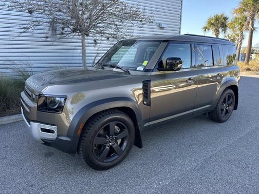 2022 Land Rover Defender SE