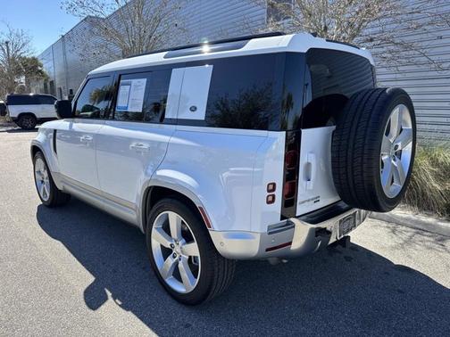 2023 Land Rover Defender SE