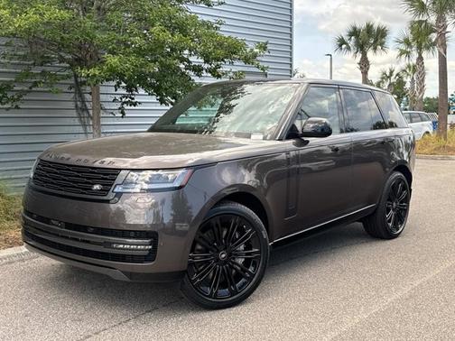 2025 Land Rover Range Rover SE