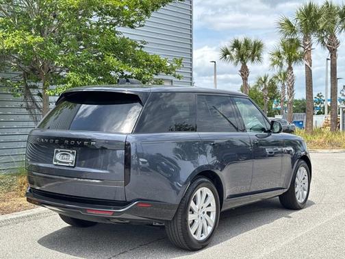 2025 Land Rover Range Rover SE