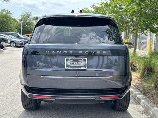 2025 Land Rover Range Rover SE