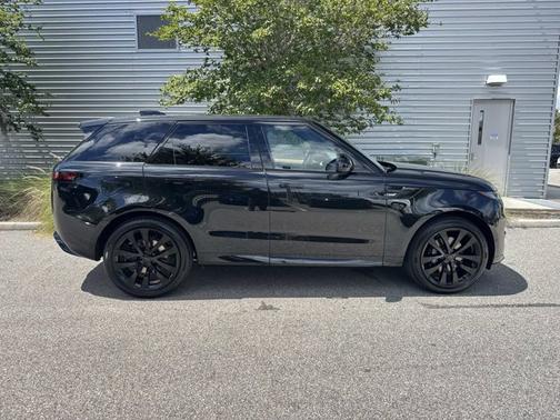 Black 2027 Land Rover Range Rover Sport Dynamic SE
