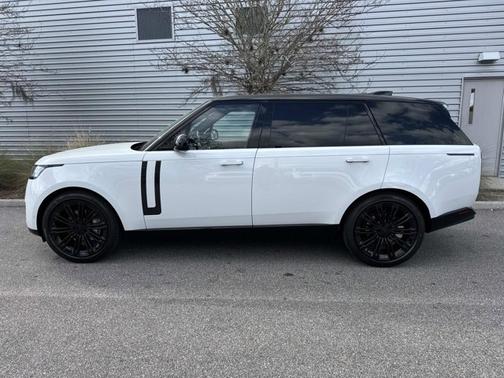 2026 Land Rover Range Rover SE