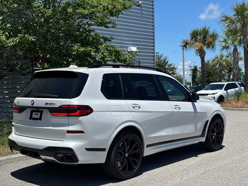 2025 BMW X7 M60i