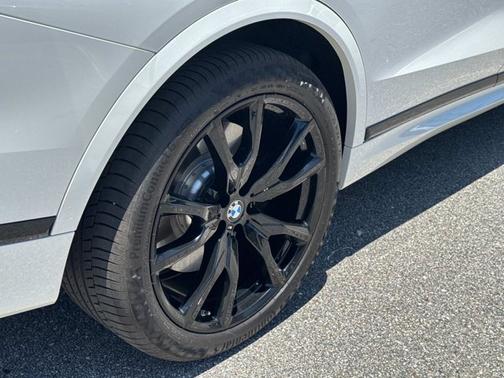 2025 BMW X7 M60i